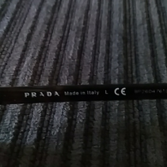 Glasses - Picture 2 of 3